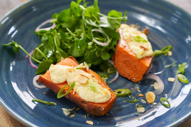 Recette de cuisine : patate douce rôtie au fromage frais de brebis