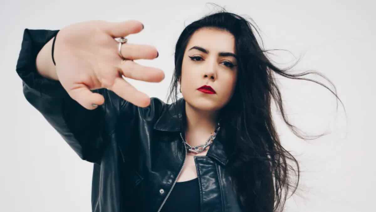 Hoshi en concert aux Francofolies de La Rochelle  : un concert inédit à suivre ce soir, mercredi 10 septembre, sur France 4 !