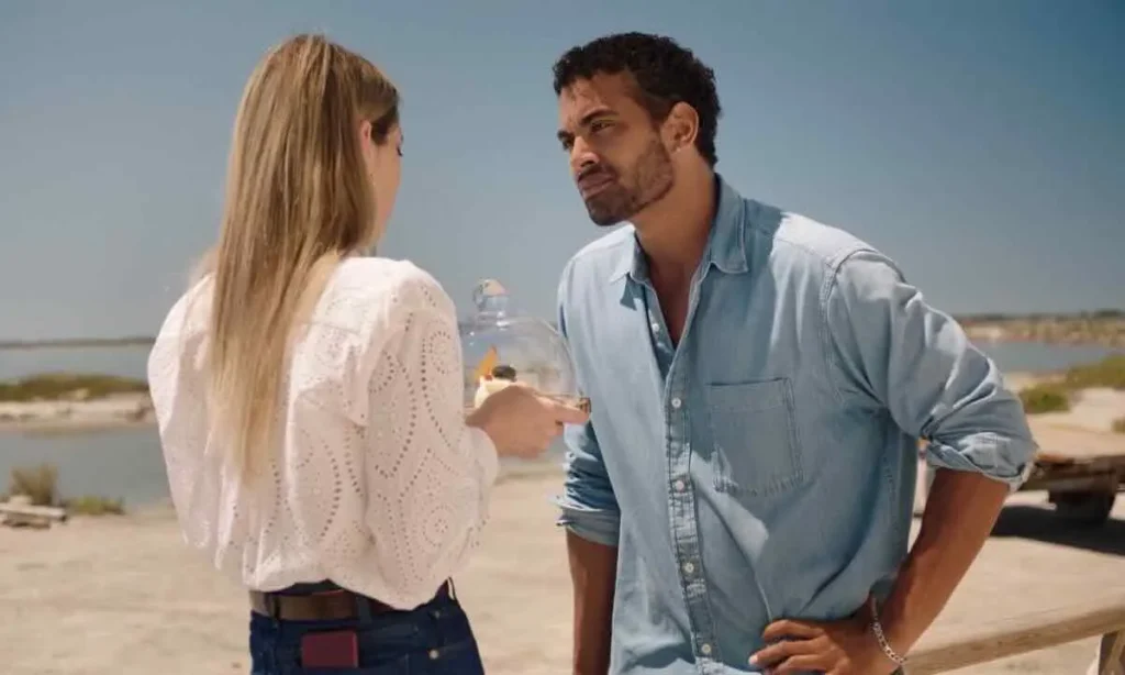 Du côté pro, Anaïs (Julie Sassoust) va retrouver sa place au Double A ! Hector va la défendre bec et ongles face à Teyssier qui, et c'est