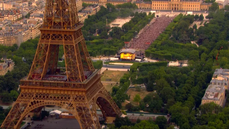Un soir d'été sous la tour Eiffel